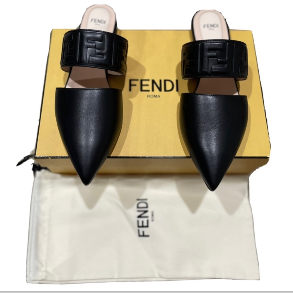 Fendi Flats size 9.5